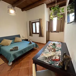 https://vicolo-del-vento-stanza-scirocco.sicilyhotelsitaly.net